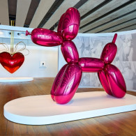 Jeff Koons, Balloon Dog (Magenta) at the Mucem in Marseille