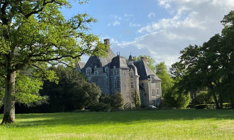 Château de Raguin in Chazé-sur-Argos