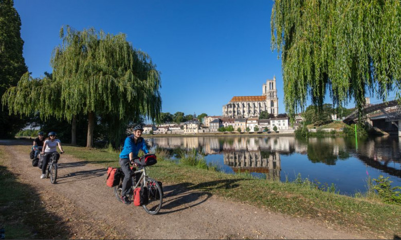 Mantes-la-Jolie in Paris Region - La Seine à Vélo