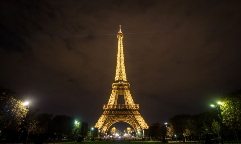 Tour Eiffel at night seen from the Champ de Mars