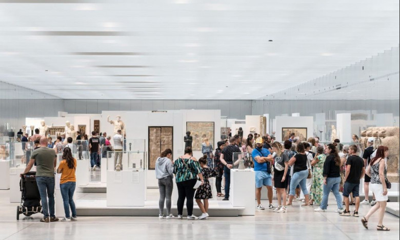  Louvre-Lens