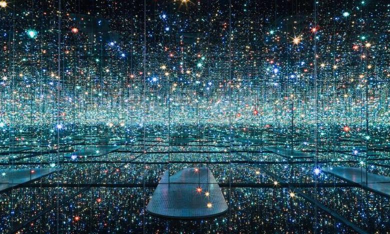 Infinity mirrored room - The souls of light years away
