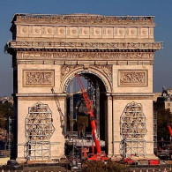 Preparations for the wrapping of the Arch of Triumph